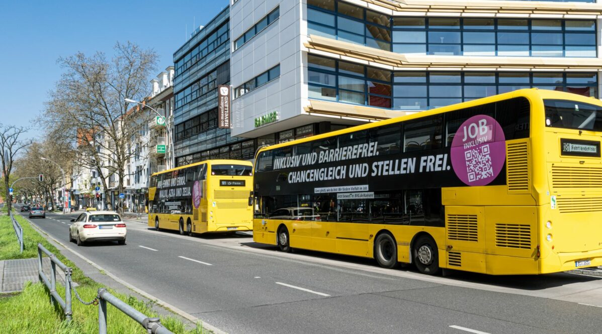 BVG-Bus mit Slogan: 